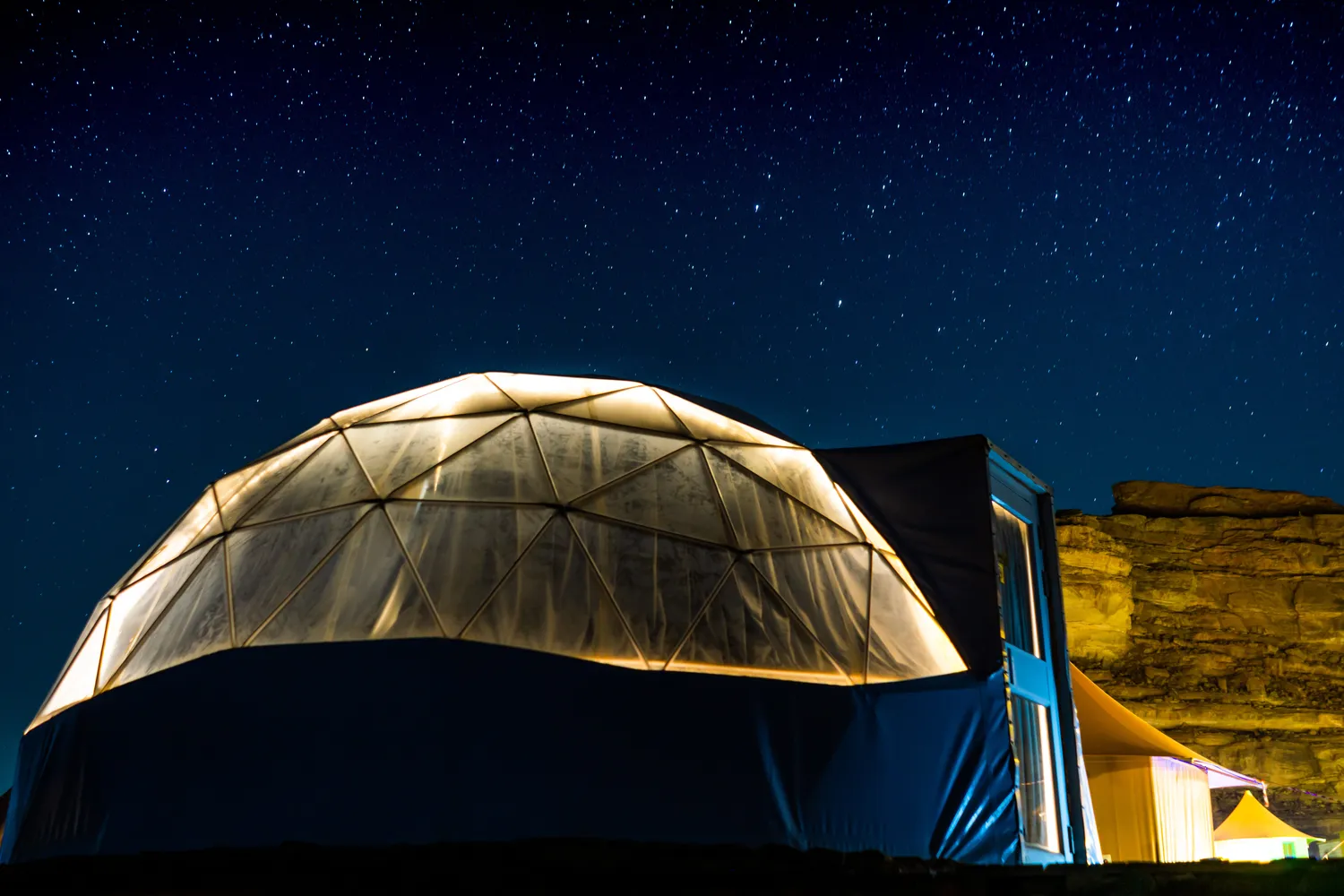 Co to jest glamping w Polsce?